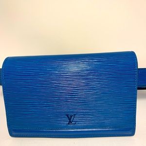 LOUIS VUITTON 
Bum Tilsit Waist Blue Epi